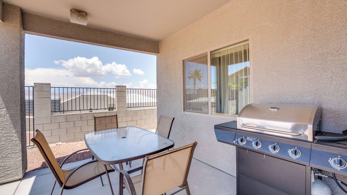 Sunridge Estates Cottage | Beautiful Bullhead City Home Rental w/Yard!