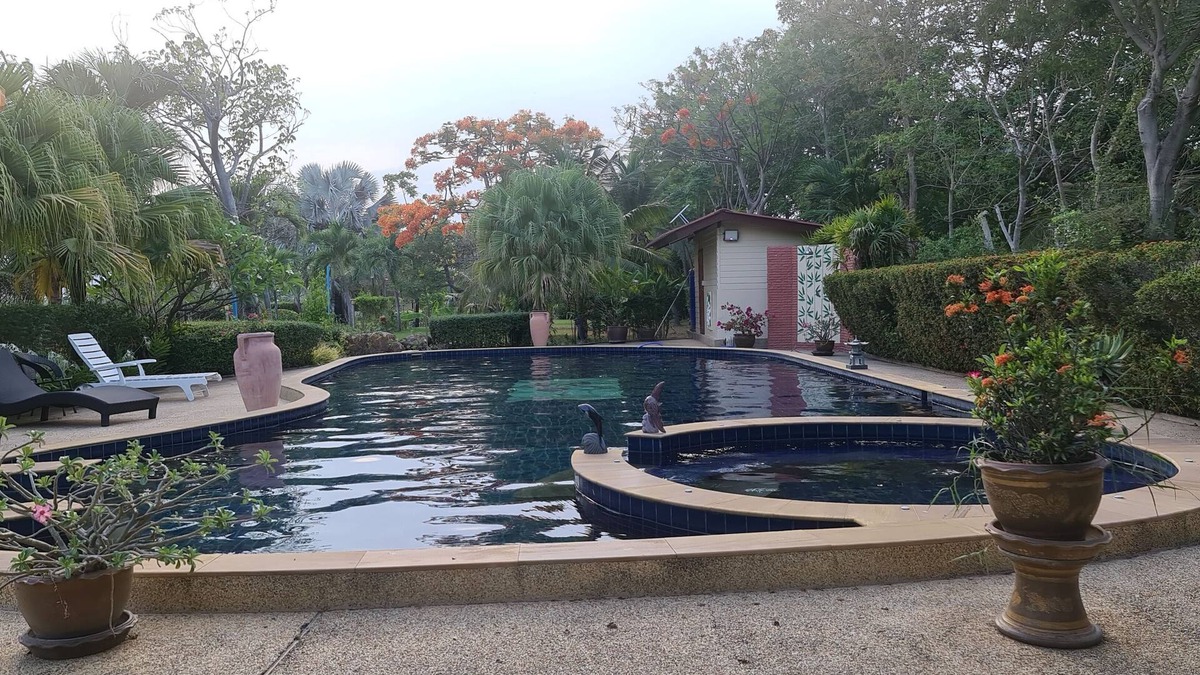 Cha-am House | Beautiful bungalow with shared outdoor pool and 2km from the beach
