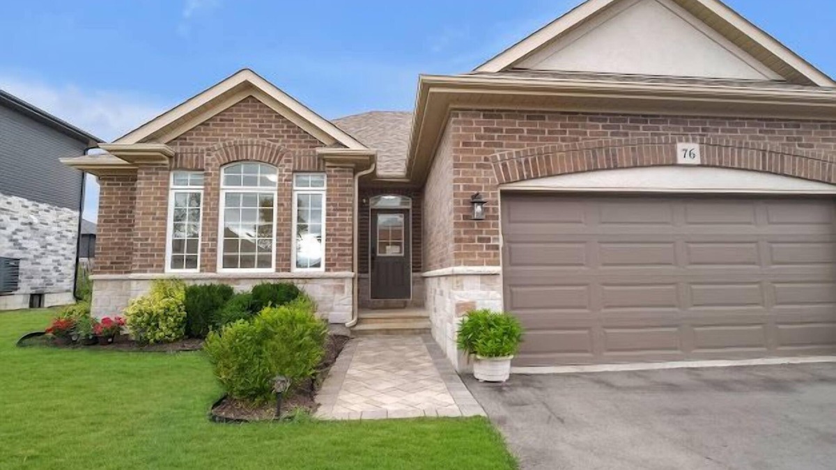Quinte West House | Beautiful bungalow by the water