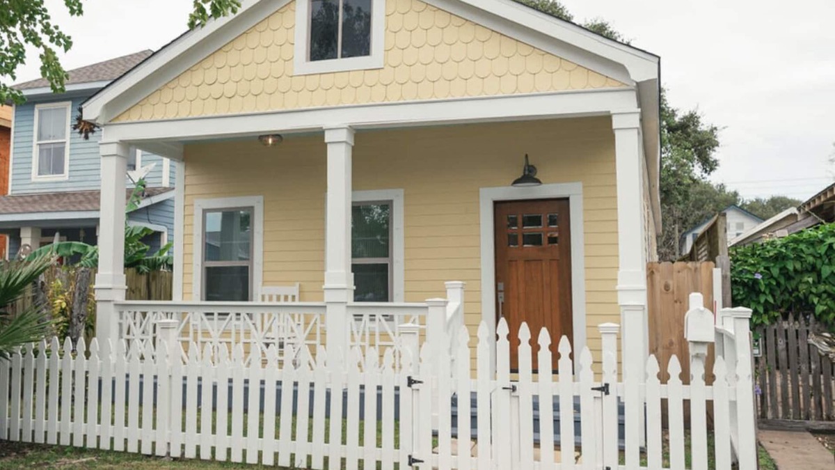 Galveston House | Beautiful bungalow, close to the beach, pets are welcome!