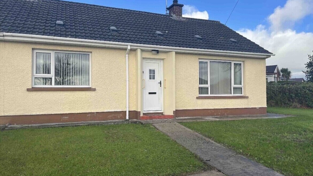 Irvinestown House | Beautiful bungalow recently renovated throughout