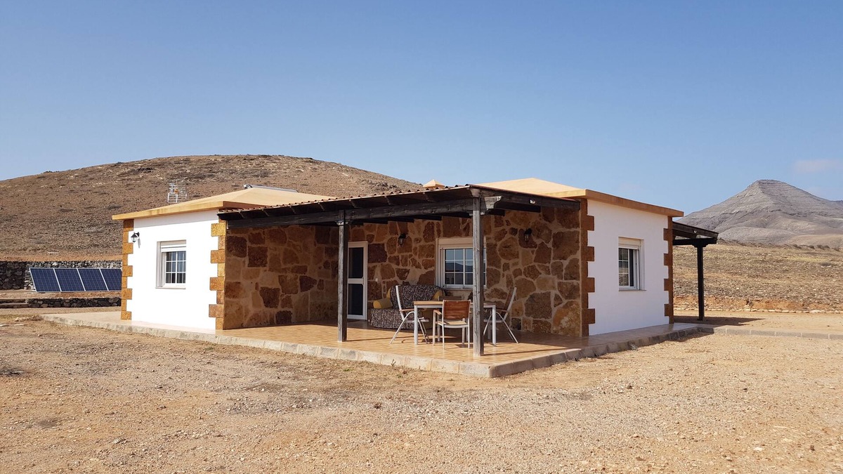 Puerto del Rosario House | Beautiful Bungalow with mountain views
