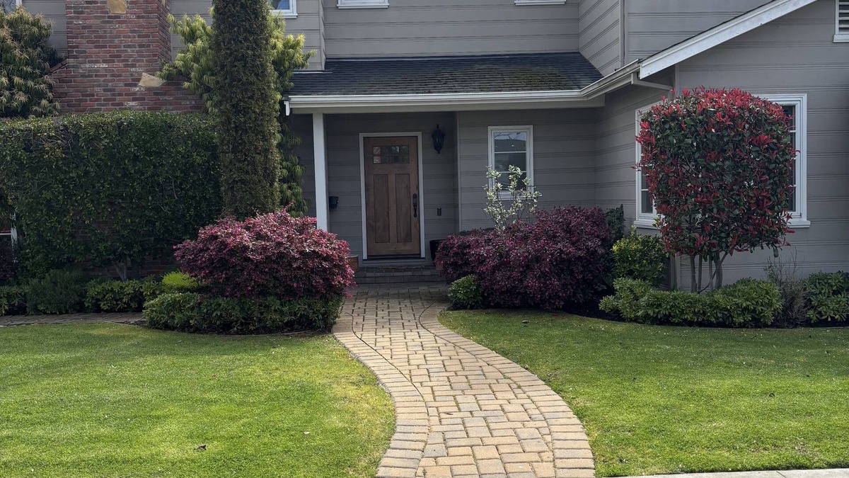 Burlingame House | Beautiful Burlingame cul du sac home borders Washington Park, walk downtown