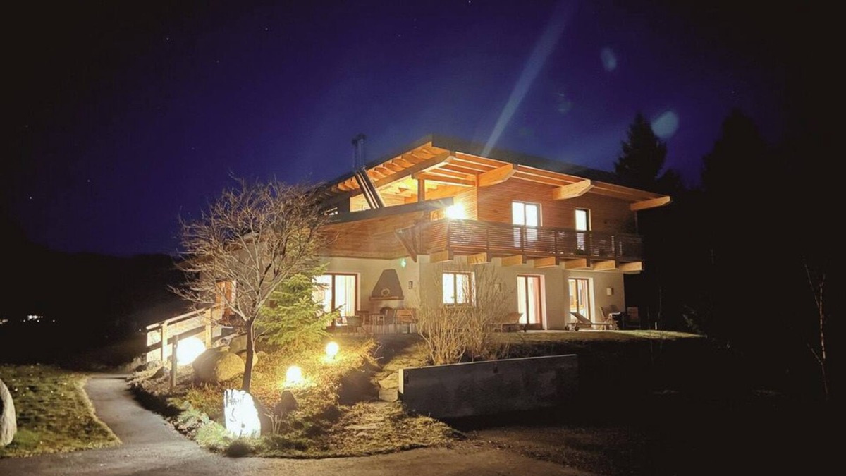 Reith bei Kitzbuehel Ski Chalet | Beautiful chalet with a wonderful view and pine bed