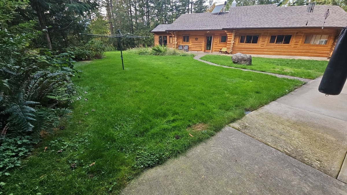 Harrison Hot Springs House | Beautiful Cozy Log House. Rancher style, sleeps 8 people comfortably.