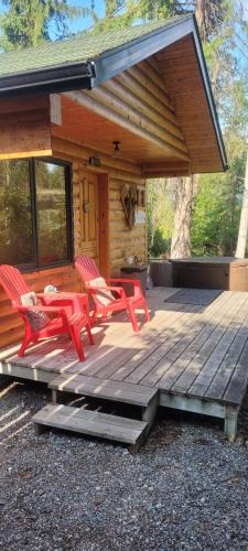 East Kootenay Ski Chalet | Beautiful Cabin near Radium Hot Springs with private hot tub