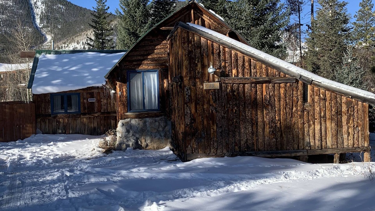 Frisco House | Beautiful Cabin in Frisco. Walk to town. Bike and ski from the front door.