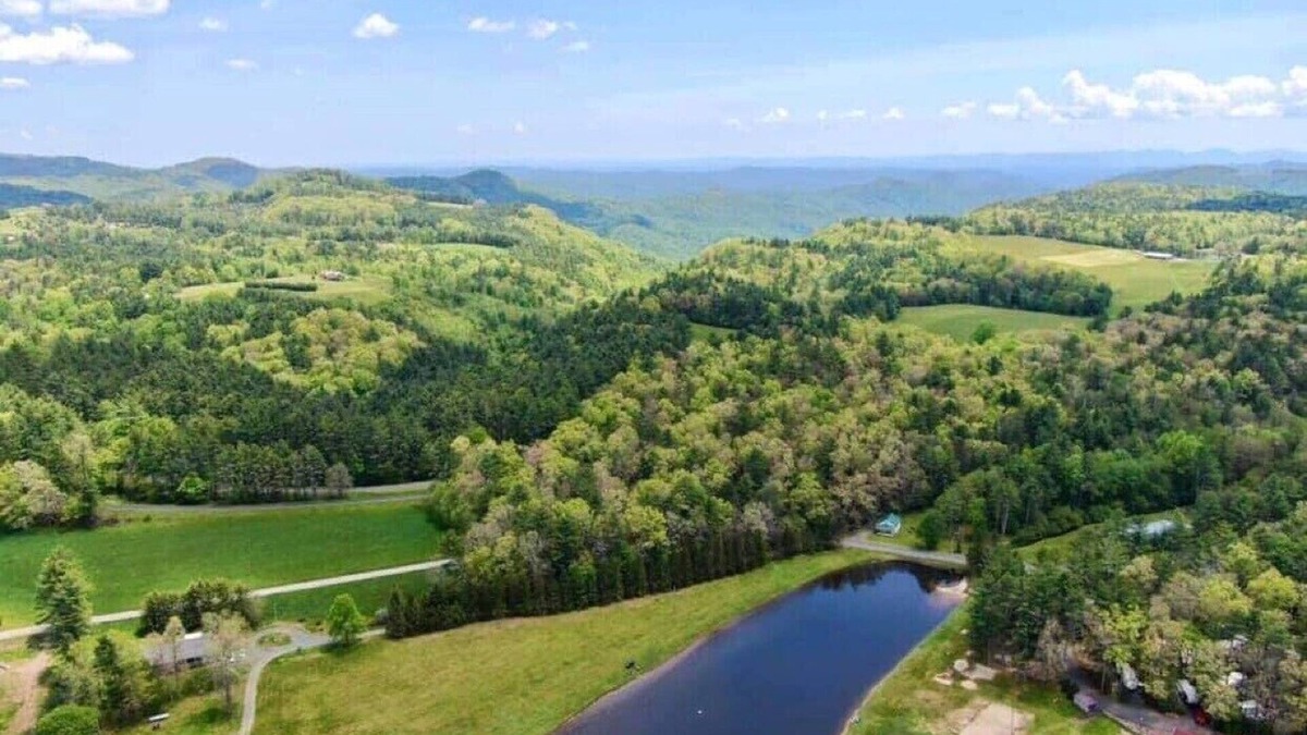 Jefferson Cottage | Beautiful Cabin in the Heart of Blue Ridge Parkway