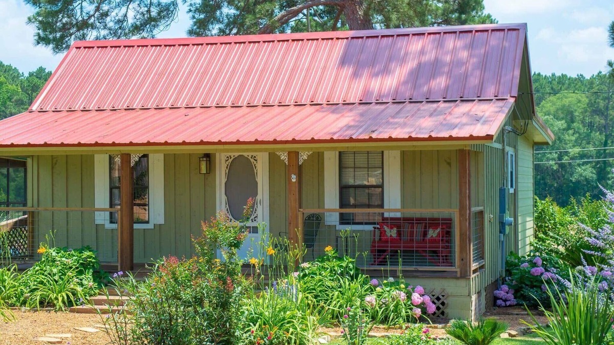 Kennard House | BEAUTIFUL CABIN IN THE DAVY CROCKETT NATIONAL FOREST WITH POOL ON PROPERTY