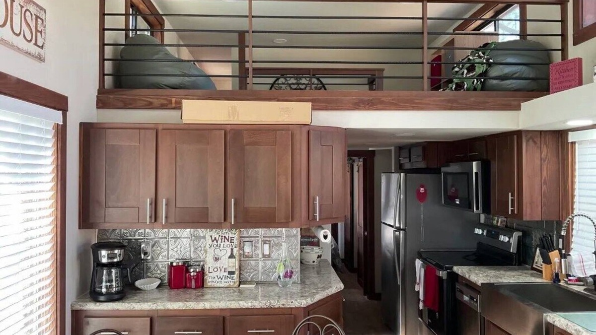 Mount Vernon Cabin | Beautiful Cabin Located in the Piney Woods of East Texas - 1 Bedroom/Double Loft