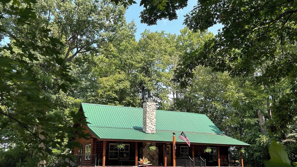 Decker House | Beautiful Cabin located in the “heart of thumb” wifi