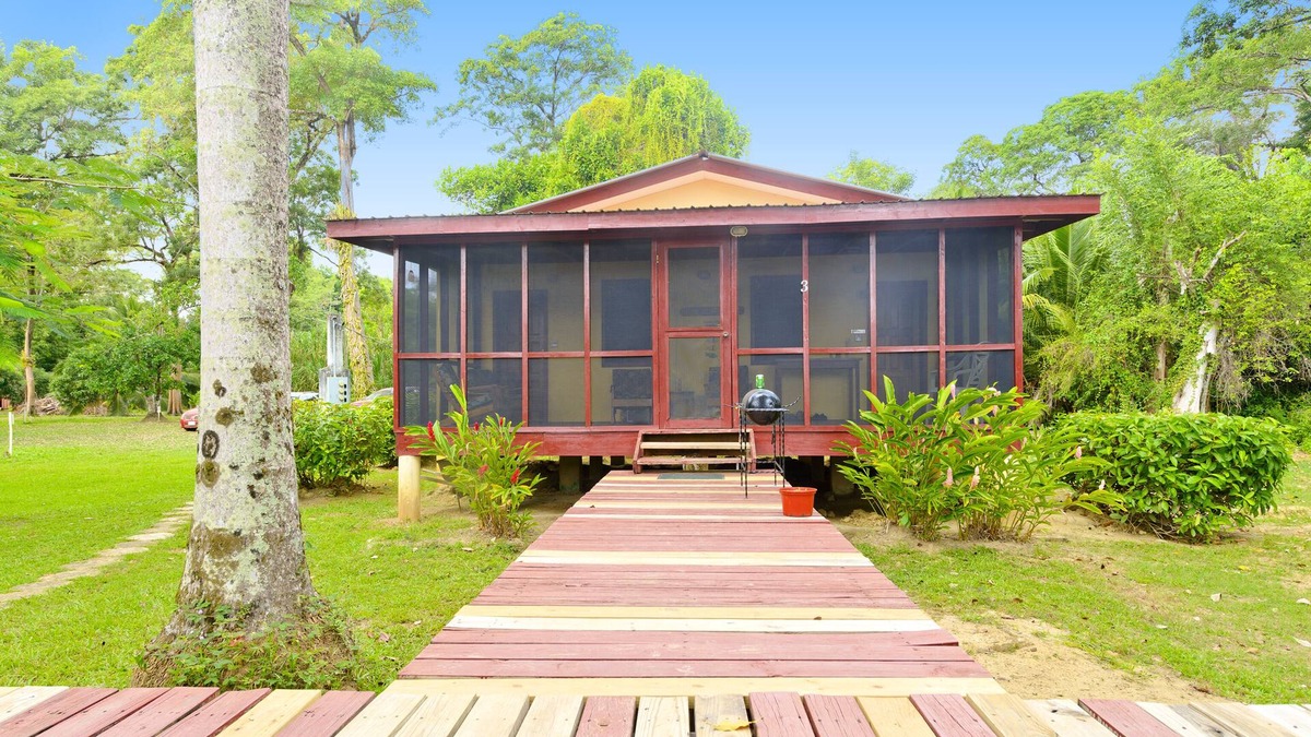 Hopkins Cabin | Beautiful cabin nestled in tropical surroundings on the Banks of the Sitee River