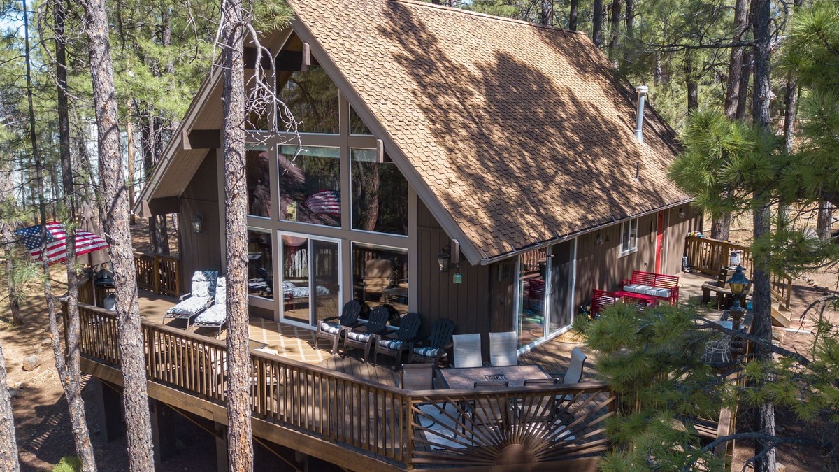 Munds Park Cabin | Beautiful Cabin on quiet Cul-de-sac: Large deck, firepit, patio heaters, grill