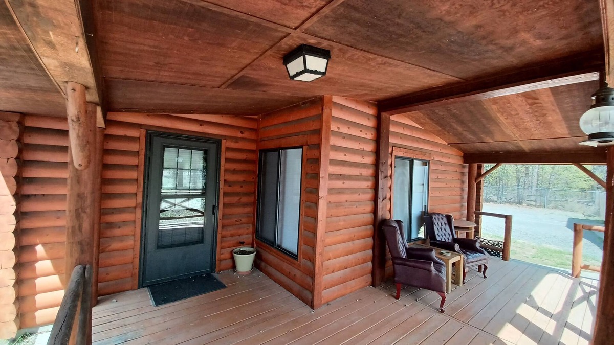 La Pine House | Beautiful cabin on wildlife trail boundary. Fenced , 30 minutes from Bachelor.