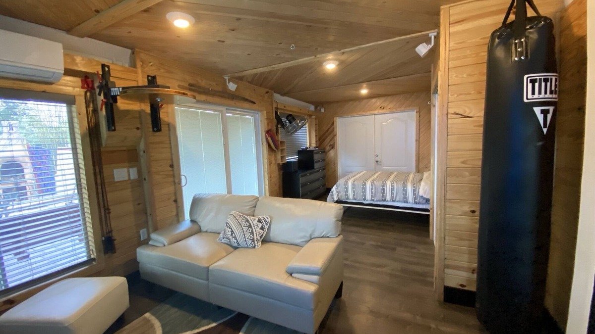 Royal Palms House | Beautiful Cabin Style Studio Surrounded By Nature