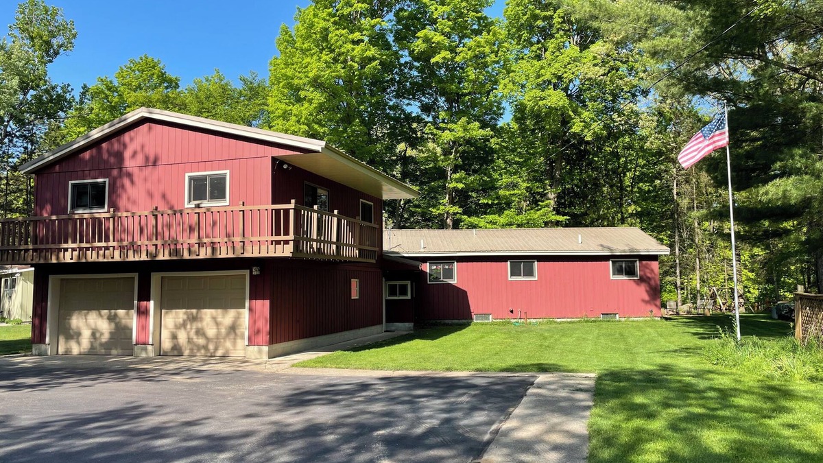 Branch House | Beautiful Cabin with Gorgeous Riverbend View. Great for fishing! Newly Renovated