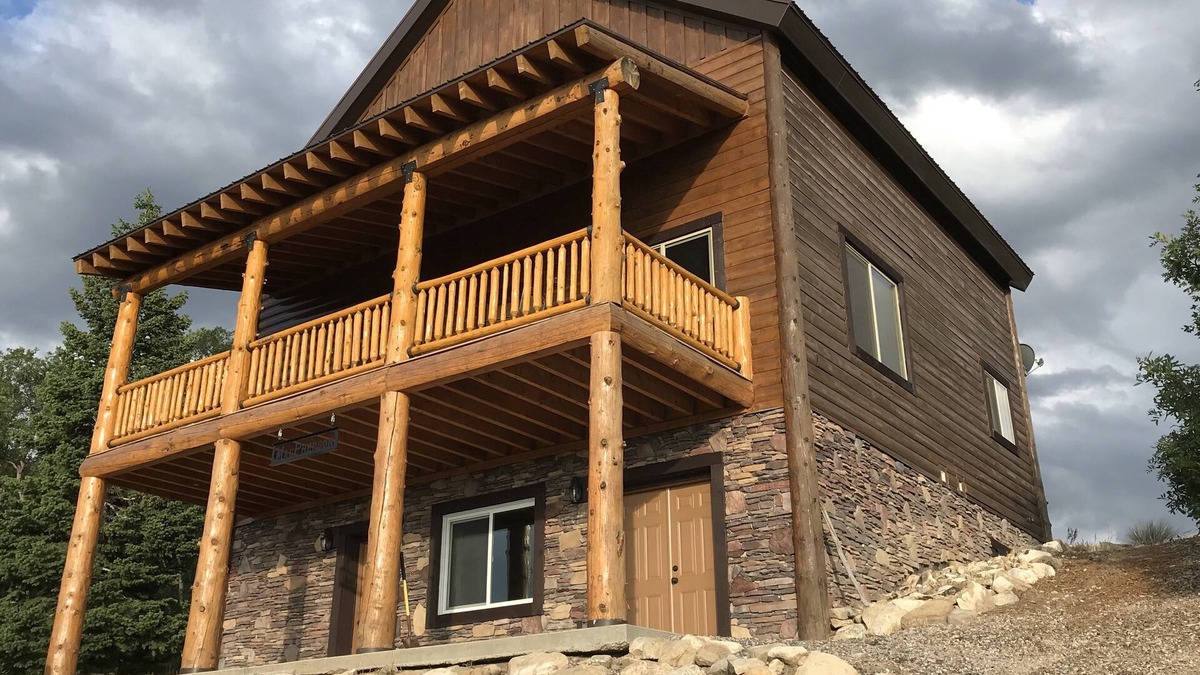 Mount Pleasant Cabin | Beautiful Cabin Tucked away in Utah Mountains located in Pine Creek Resort