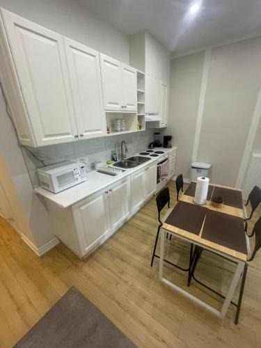 Wellington Place House | BEAUTIFUL CANADIAN PLACE-Near Scotia Bank Arena, CN Tower, Union n Bars