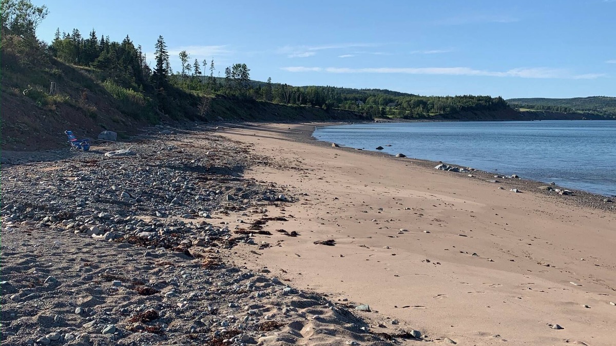 Antigonish House | Beautiful Cape George cottage on waterfront property