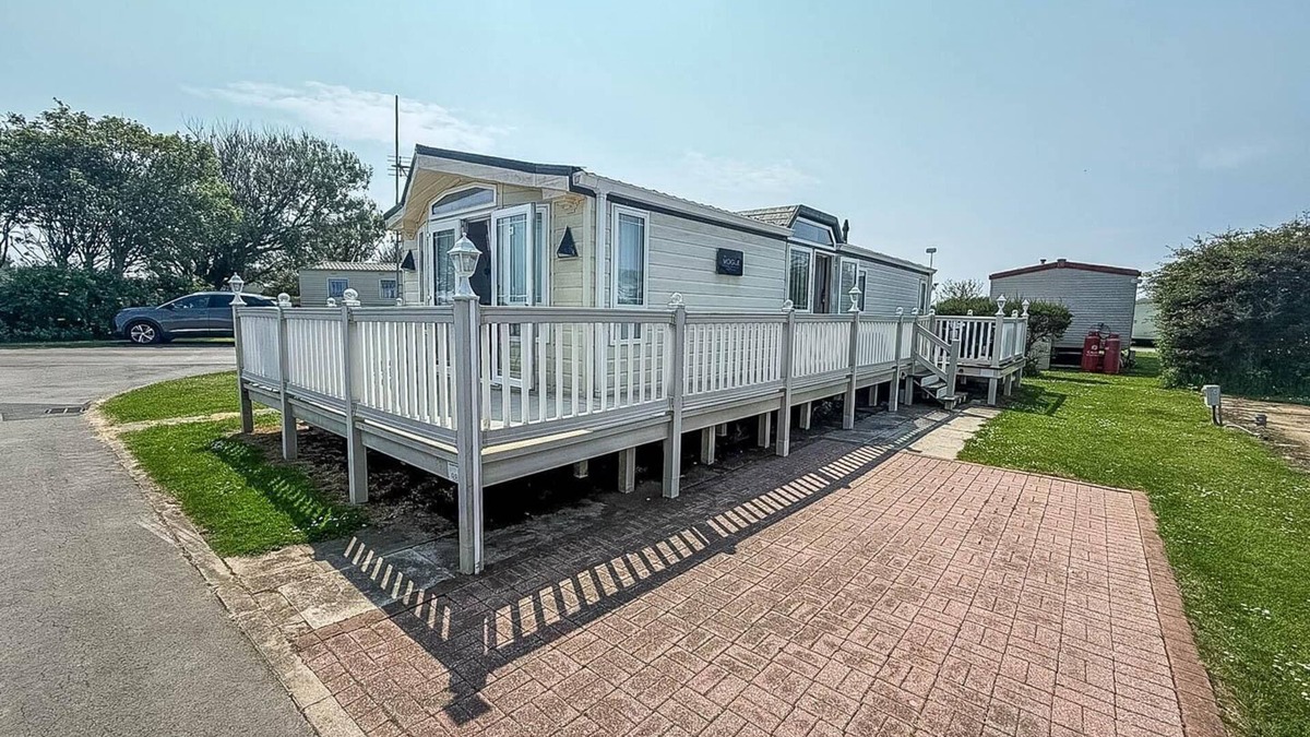Mappleton House | Beautiful caravan for hire at Skipsea Sands Holiday Park ref 41098SF