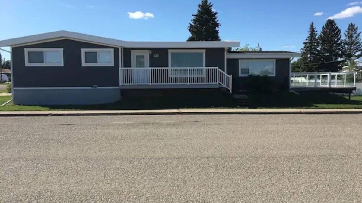 Cardston House | Beautiful Cardston Home (whole house)!