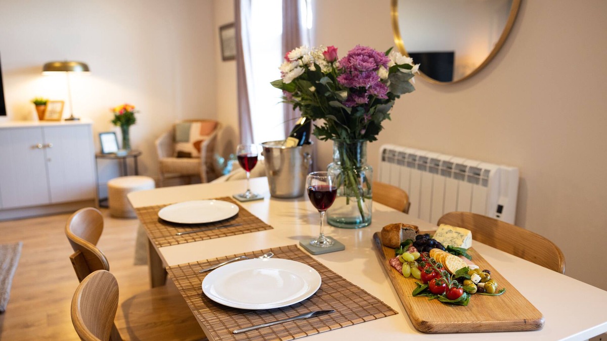 Richmond Apartment | Beautiful Castle Views in Historic Town Centre - 'The Knight's Watch’ Apartment