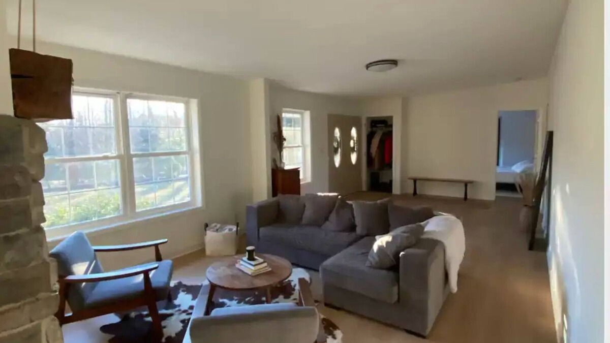 Kingston House | Beautiful Catskills Getaway
