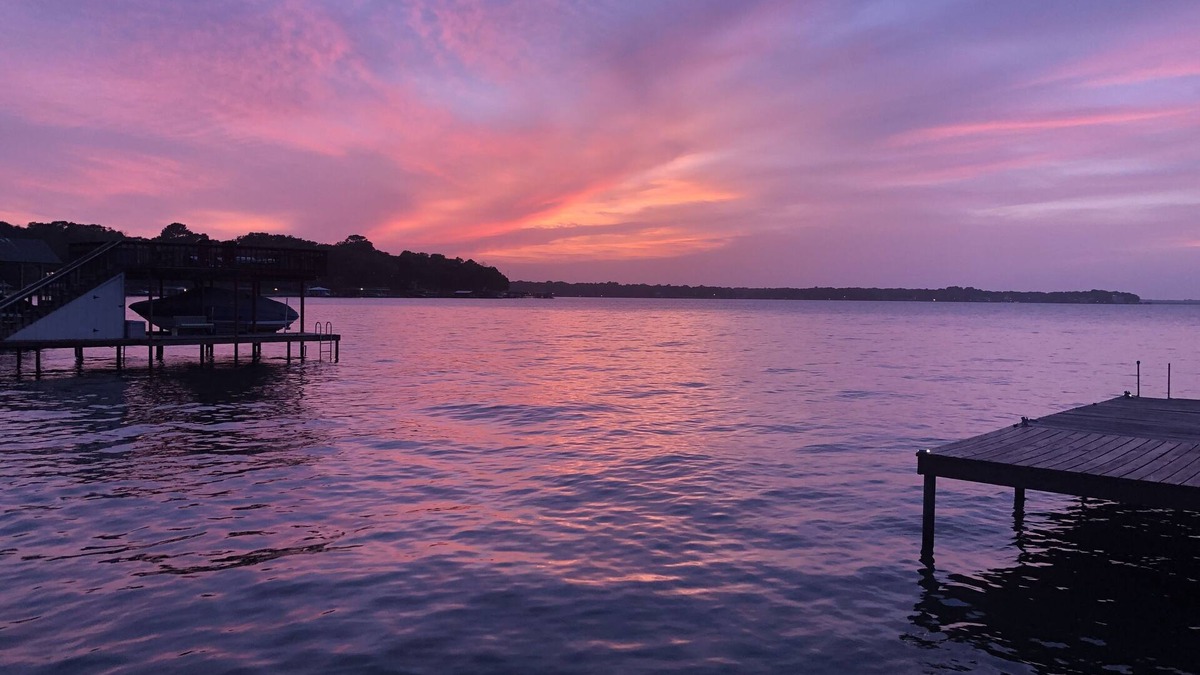 Tool Cottage | Beautiful Cedar Creek Lake Romantic Cottage Lakeside