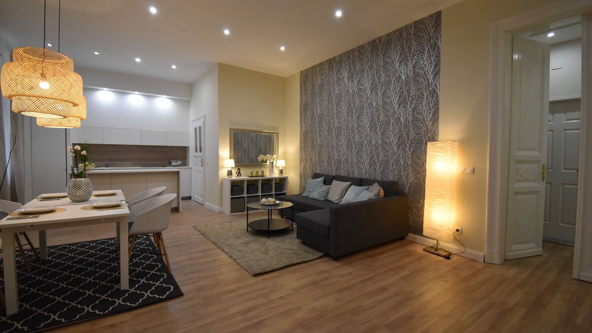 Nepszinhaz negyed Condo | Beautiful central 5 bedroom/5 bathroom