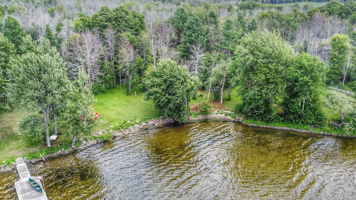 Beckwith House | Beautiful Chalet on the Lake!