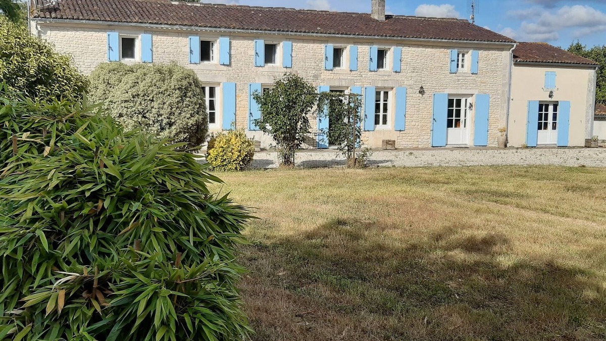 Geay House | Beautiful Charentaise village 40 minutes from La Rochelle and Royan,