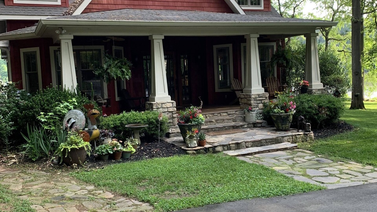 Dixie - Berryhill House | Beautiful Charlotte Lake Wylie Waterfront Bungalow