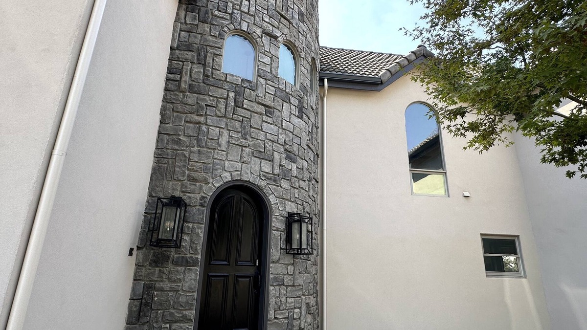 Reedley House | Beautiful Chateau by the Kings River and only minutes away from the Sierras.n