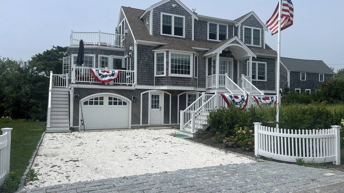 Chatham House | Beautiful Chatham Home, Walk to Beach and Town
