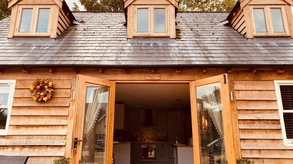 Braishfield Cottage | Beautiful Christmas Cottage