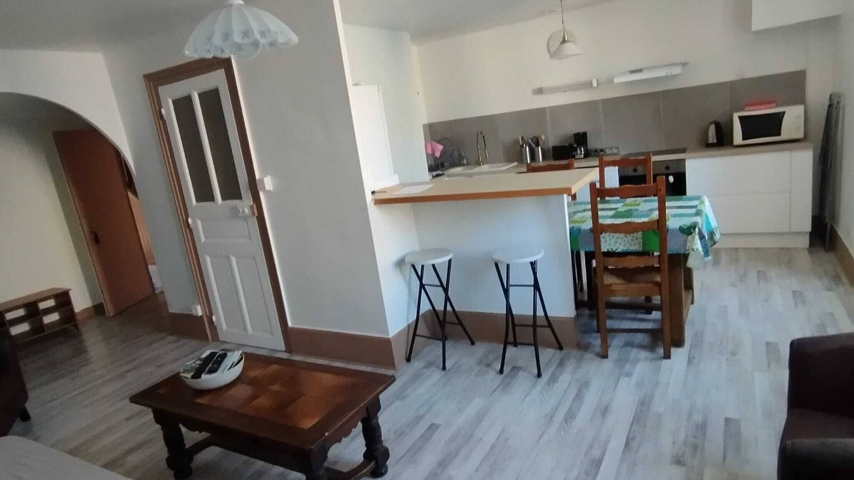 Autun Apartment | BEAUTIFUL CITY CENTER APARTMENT FOR FAMILY OR GROUP TRAVEL
