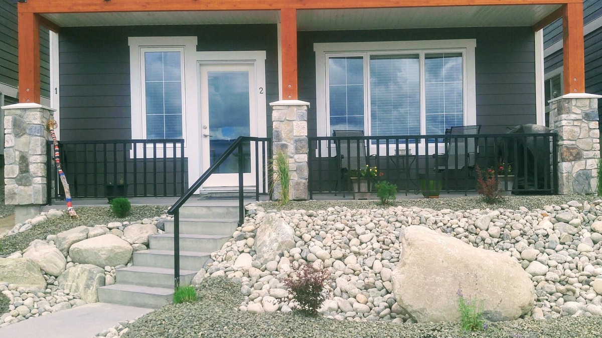 Okanagan-Similkameen House | Beautiful , clean 2 bedroom suite. Mountain view , amazing sunsets .