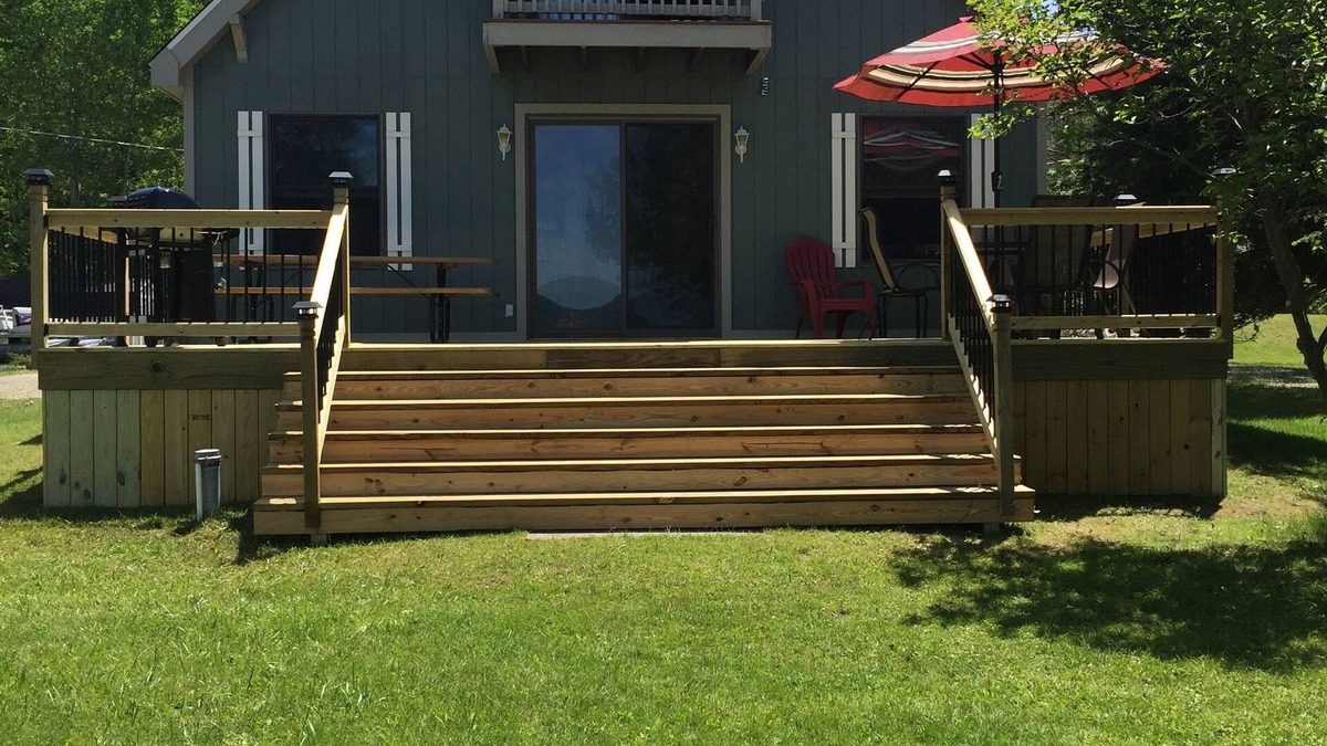 Petoskey Cabin | Beautiful, Clean and Comfortable Cottage on Crooked Lake- Sleeps 8