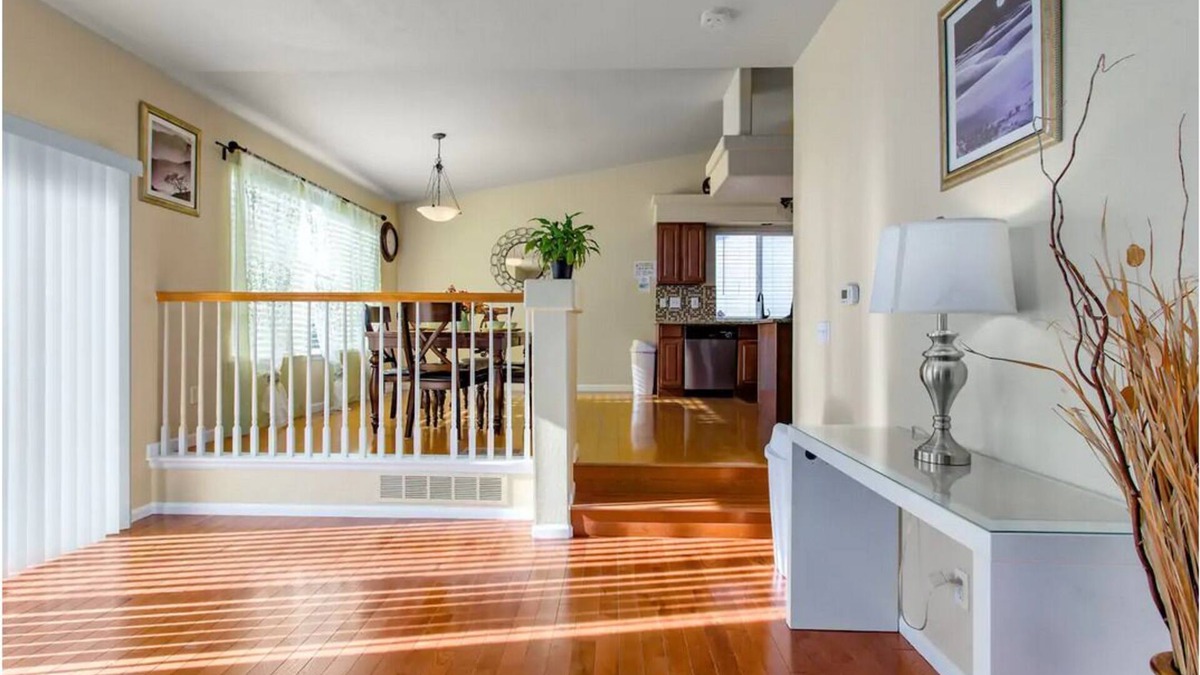 Green Valley Ranch House | Beautiful Clean Home for 30 day stays /10 min to Airport/ 20 min to dtwn Denver