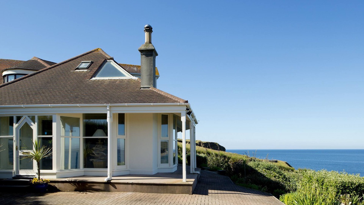 Gunwalloe House | Beautiful Cliff Top Cornish House with outstanding sea views overlooking beach