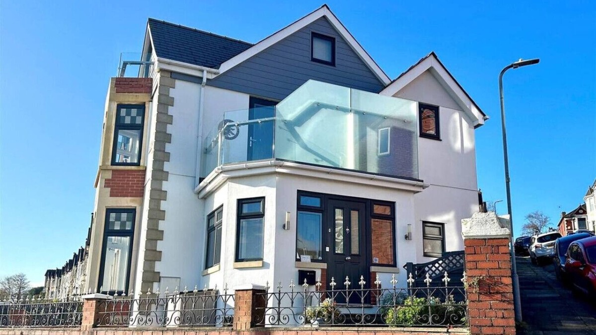 Barry House | Beautiful coastal home with stunning ocean views!