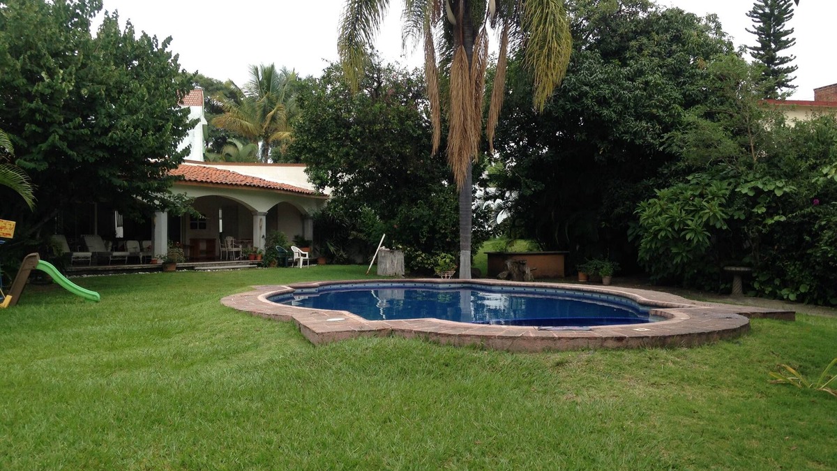 Cuernavaca House | Beautiful colonial house in gated street with security
