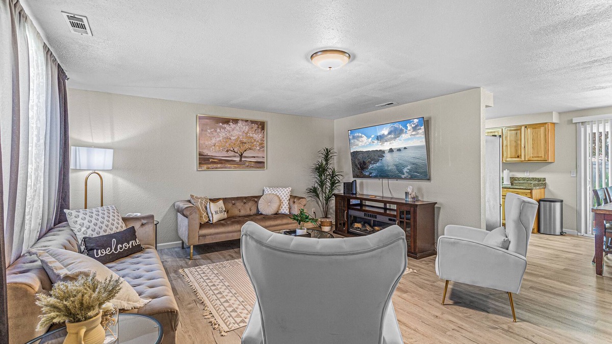 Central Point House | Beautiful & Comfortable Home in Central Point