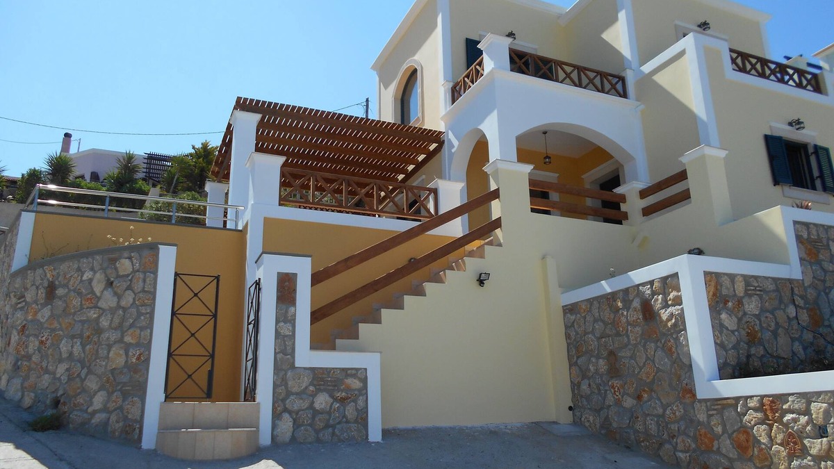 Kamari House | Beautiful, comfortable villa with swimming pool and superb views.