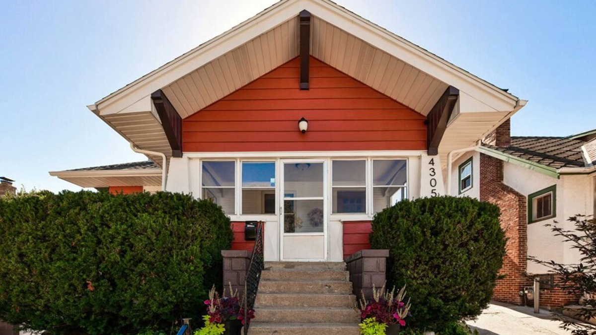 Downtown Omaha House | Beautiful, comfortable home with a tidy backyard and garage space.