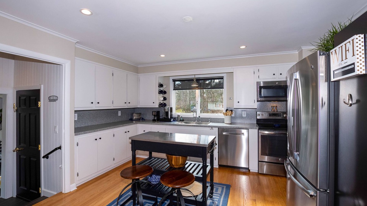 Pine Grove Historic District House | Beautiful, comfortable home with everything you would expect and more.