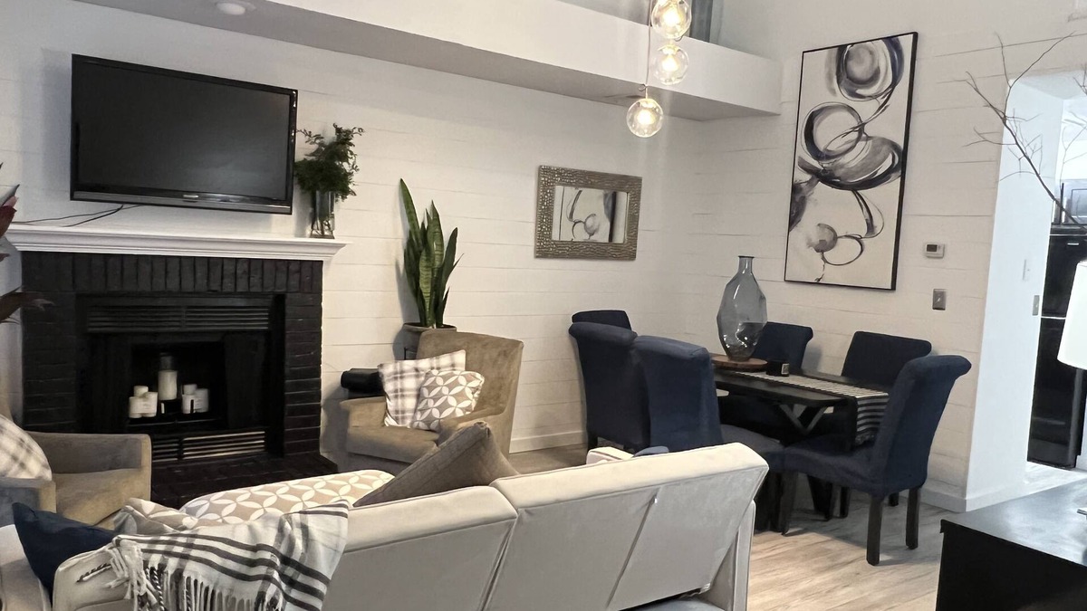 Columbia Condo | Beautiful, completely renovated, 2 Bedroom, 2 Bath Condo