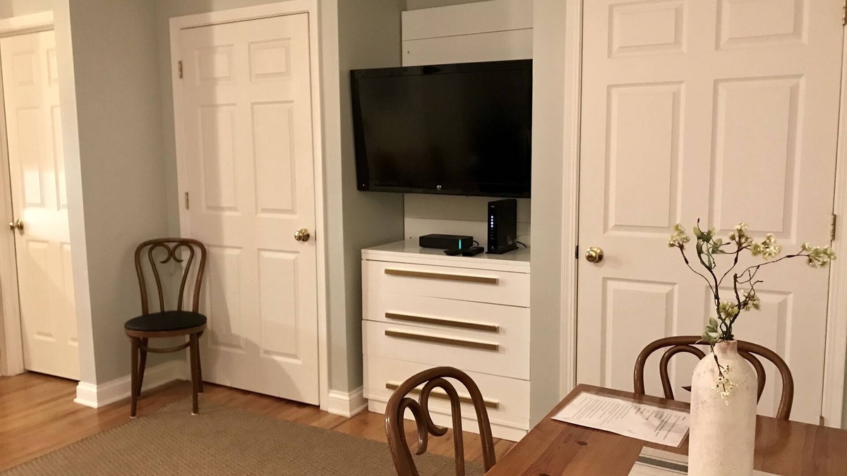 St. Charles Apartment | Beautiful, completely Private St. Charles 3 BR 1 1/2 Bath Apt. near Downtown