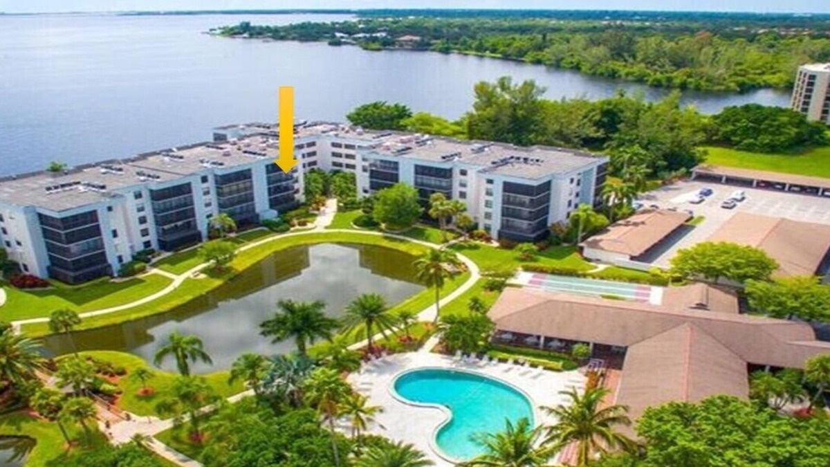 Fort Myers Condo | Beautiful condo located directly on the River with pool side & lake views