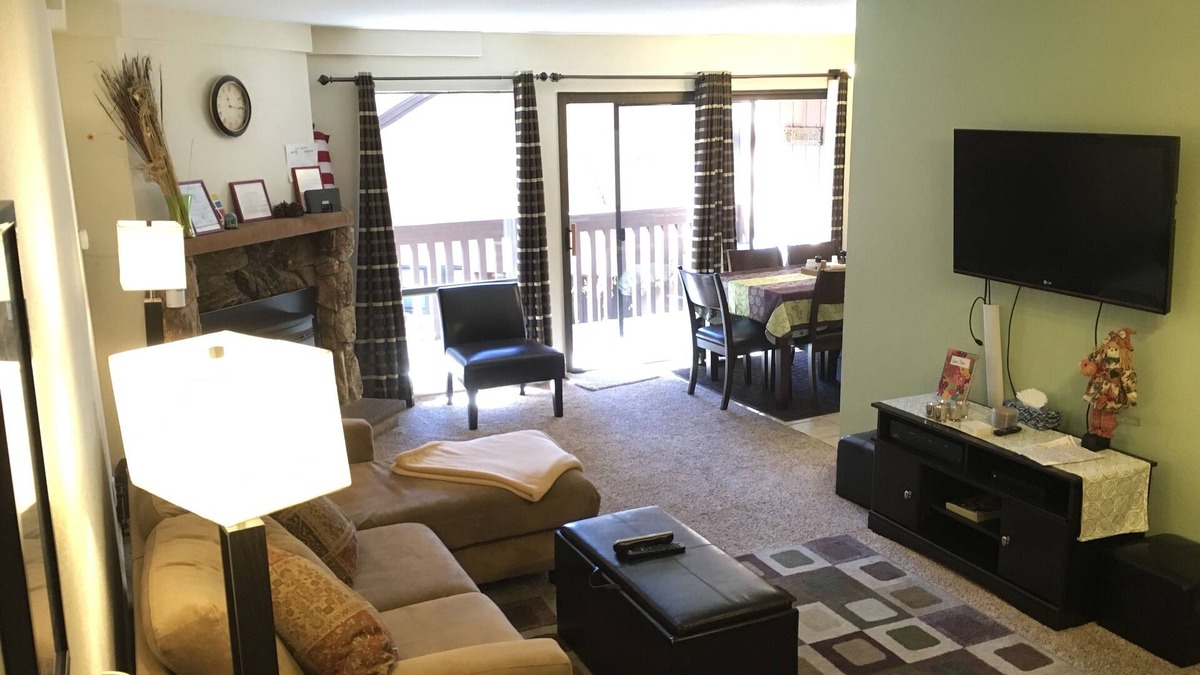 South Lake Tahoe Condo | Beautiful Condo: 500 yards from Gunbarrel Chair, Casinos & Restaurants